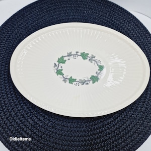 Vintage Wedgwood Stratford Oval Plate: Green Leaves Motif (16x23 cm)