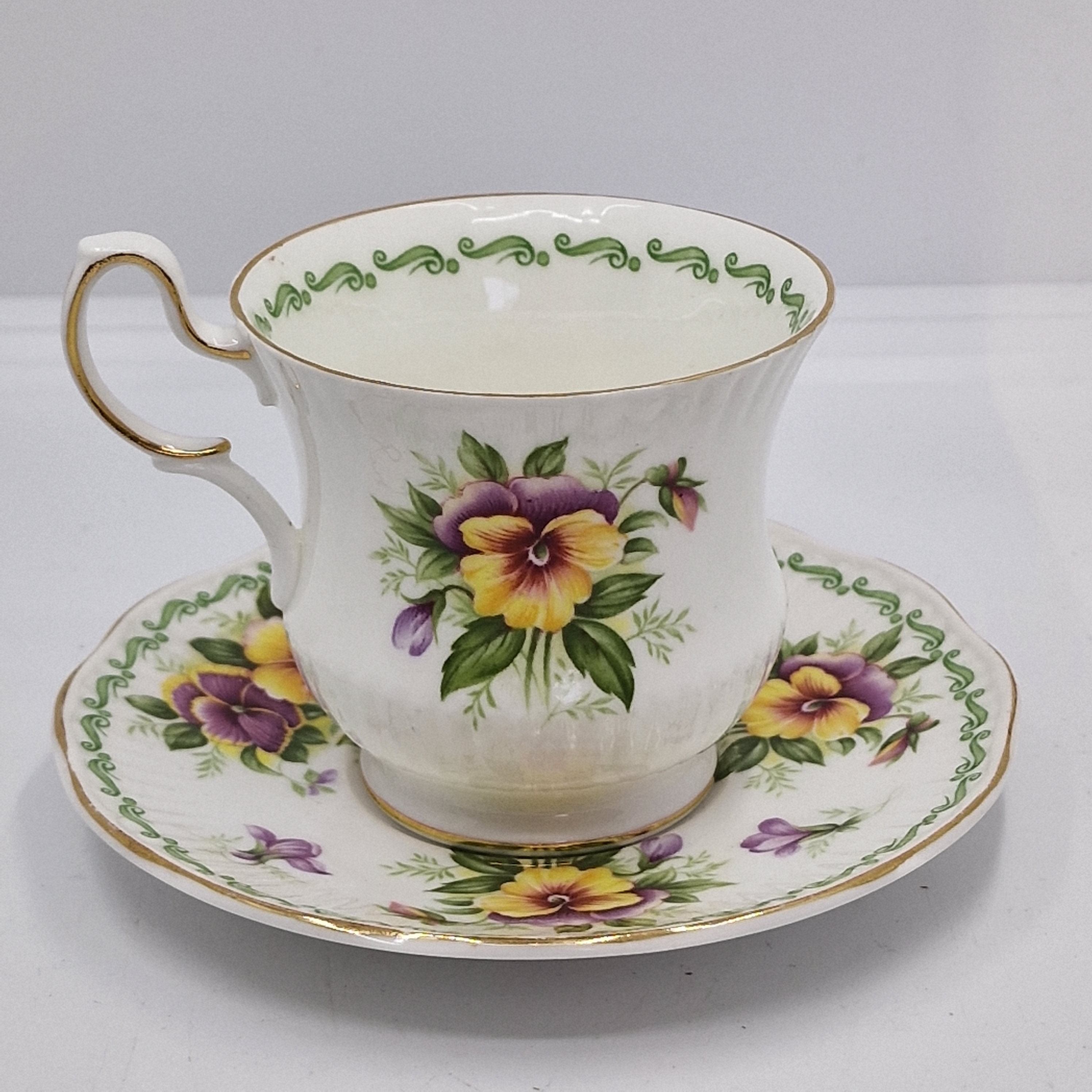 Vintage Queens Rosina Fine Bone China Teacup: Pansy Floral Design