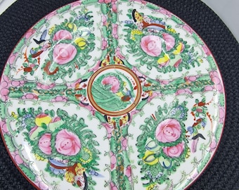 Assiettes japonaises orientales vintage : assiette Kutani dans les tons vert et rose, une de 25 cm et une de 21 cm avec des motifs vert rose et un tampon au dos