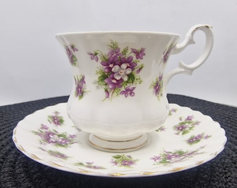 Vintage Sweet Violets Royal Albert 12 cm Saucer with a defected cup, price is for saucer, the cup is free