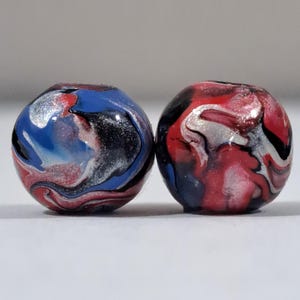 Perlina astratta di Spiderman, perline di legno dipinte, perlina da supereroe, perlina per arti e mestieri da 10 mm, set di perline (10)