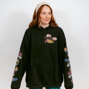 Hoodie with roses on sleeves online