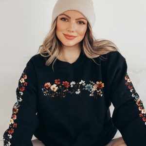 Moletom vintage com flores prensadas, suéter floral boho, suéter cottagecore, camisa com flores silvestres, suéter com flores secas, mangas estampadas