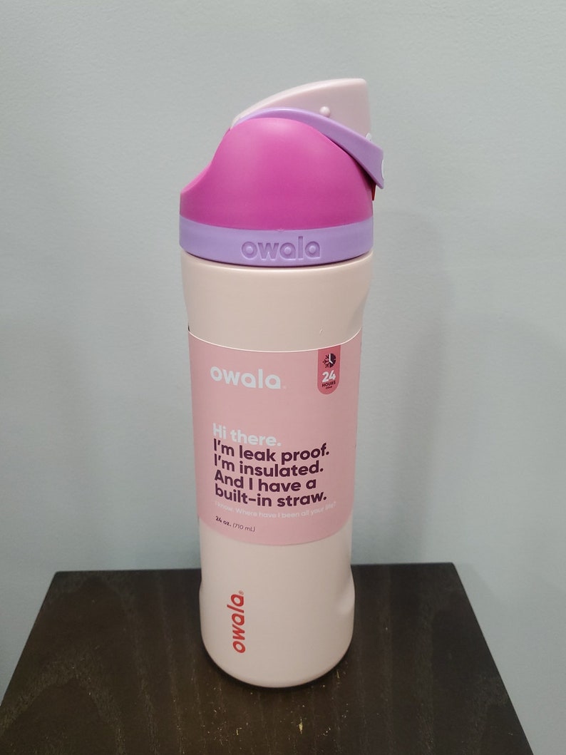 Owala Freesip Stainles Steel Water Bottle / 24oz / Color Strawberry