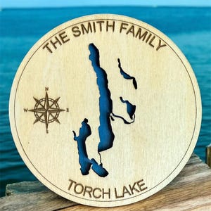 Lake Coaster 4er-Set - Personalisierte gravierte Karte mit Familien- oder Cottage-Namen | Jeder See, Fluss oder Küste | Gravierte Holz Untersetzer
