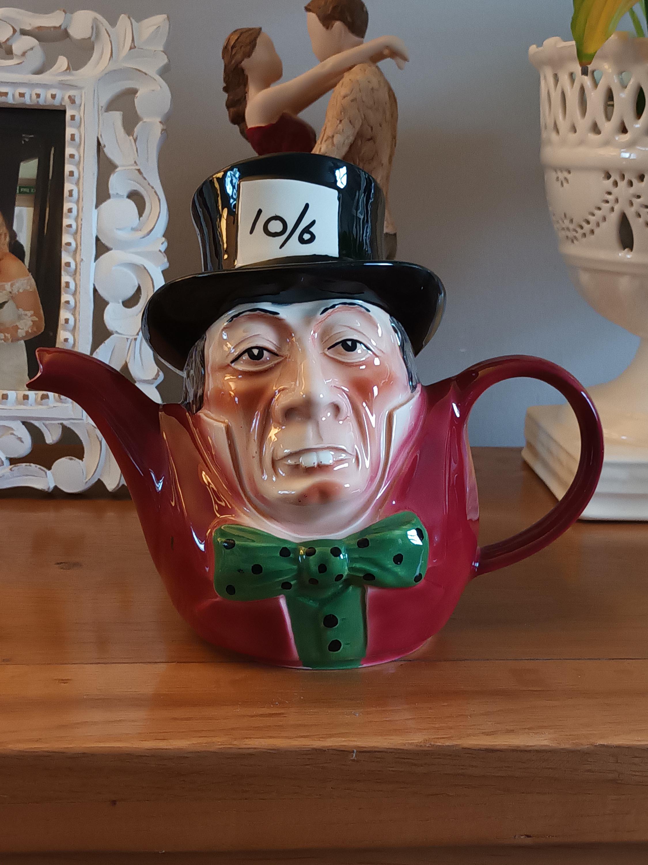 素晴らしい希少なヴィンテージ英国陶器トニー・ウッズ作、不思議の国の