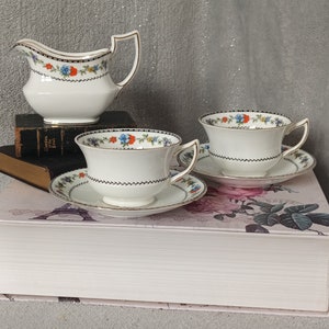 Bellissimo set da tè vintage per 2 &quot;Aynsley English Bone China&quot; Brocca per la panna e 2 tazze e piattini anni &#39;40 in splendide condizioni