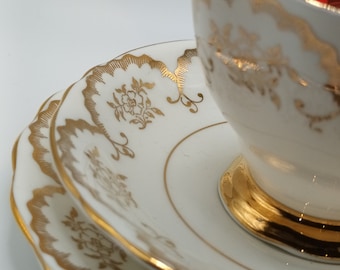 Lovely Elegant Vintage English Fine China 22kt Gold Imperial