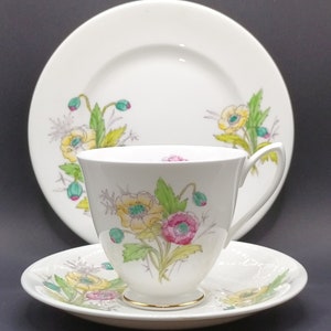 Lindo conjunto de chá trio de porcelana óssea Royal Albert &quot;Flor do mês de agosto&quot;, da década de 1950, em ótimo estado