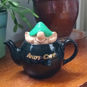 Vackert retro köksskinn från Wade English i keramik, Andy Capp. Knäppgrann grönsvart kul, 1980-tal i fint skick.