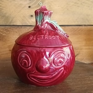 Beautiful Vintage  Sylvac Beetroot  Pot/ Serving dish  with Lid, Lovely deep beetroot colour ceramic number 4553 ,C1960s lovely  condition