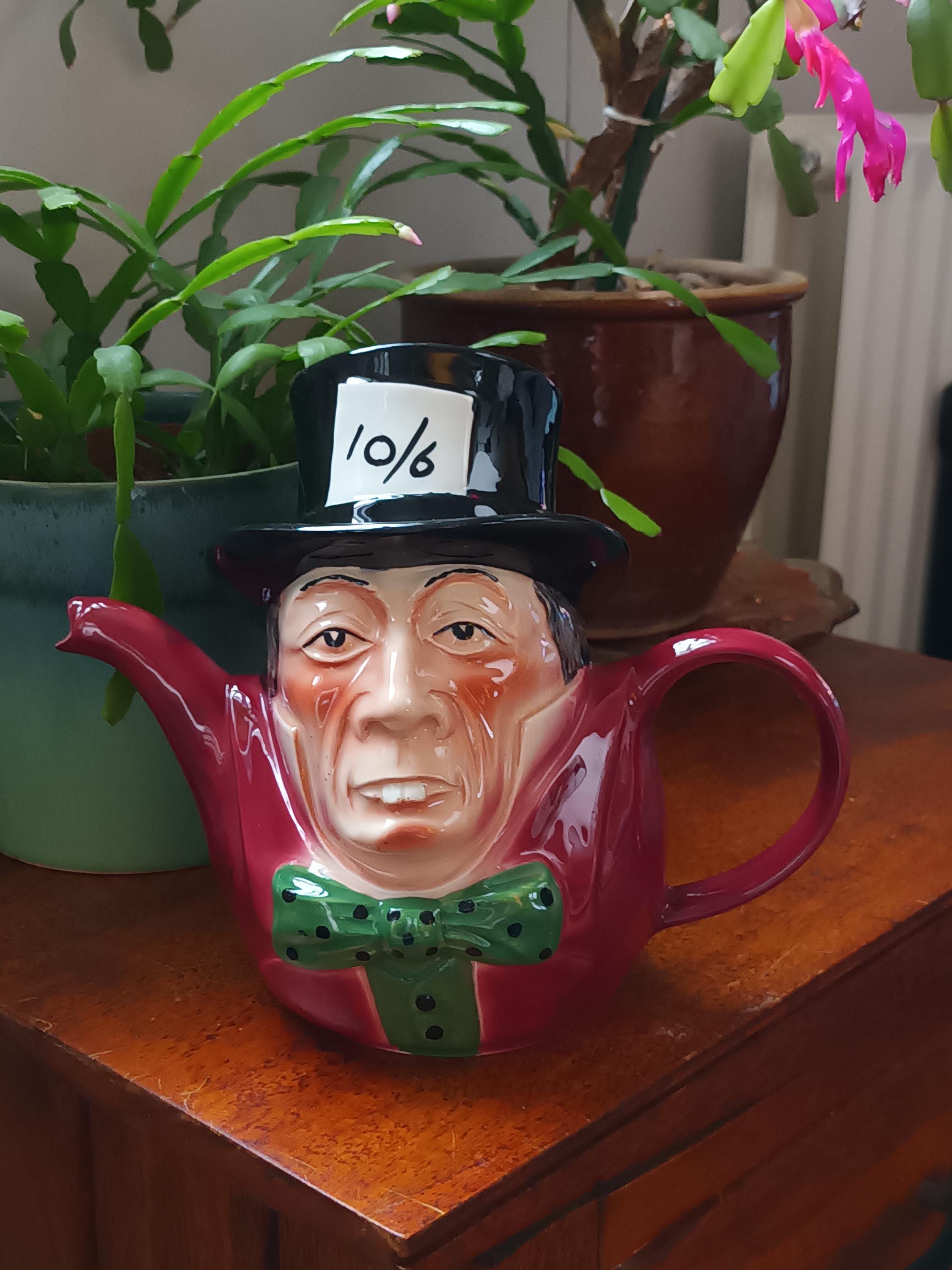 素晴らしい希少なヴィンテージ英国陶器トニー・ウッズ作、不思議の国の