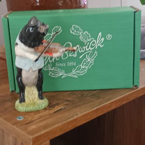 Fabelhafte seltene Vintage Original Box Beswick bekannt Keramik Spaziergang Pig Band mamber "Daniel der Geiger" PP5 C1980s in super Zustand