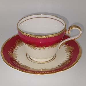 Lovely Vintage Aynsley &quot;Rutland Burgundy &quot; English bone china Demitasse cup and saucer C 1940s in super condition