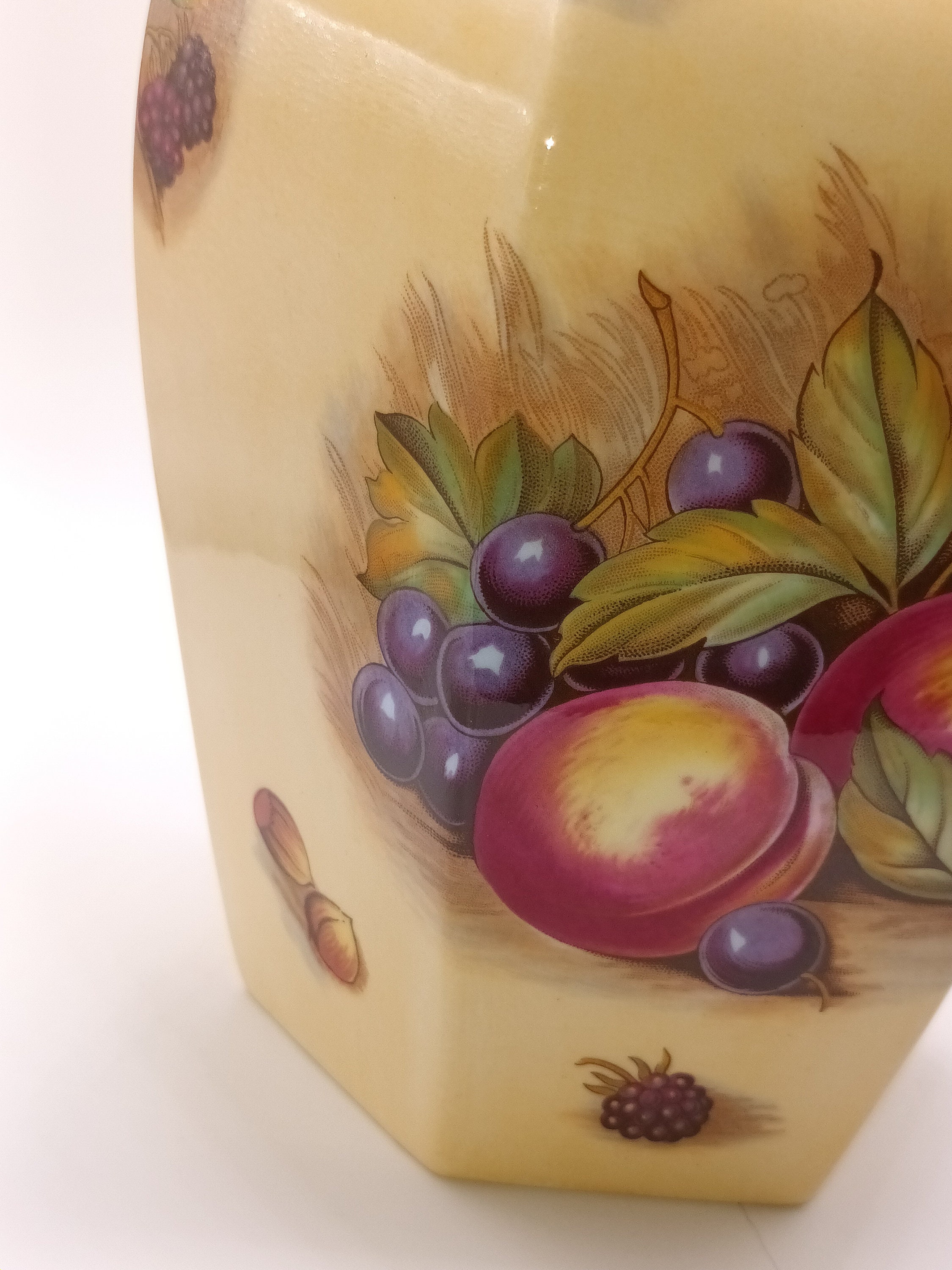 Beautiful Vintage Fine Bone China Ainsley 