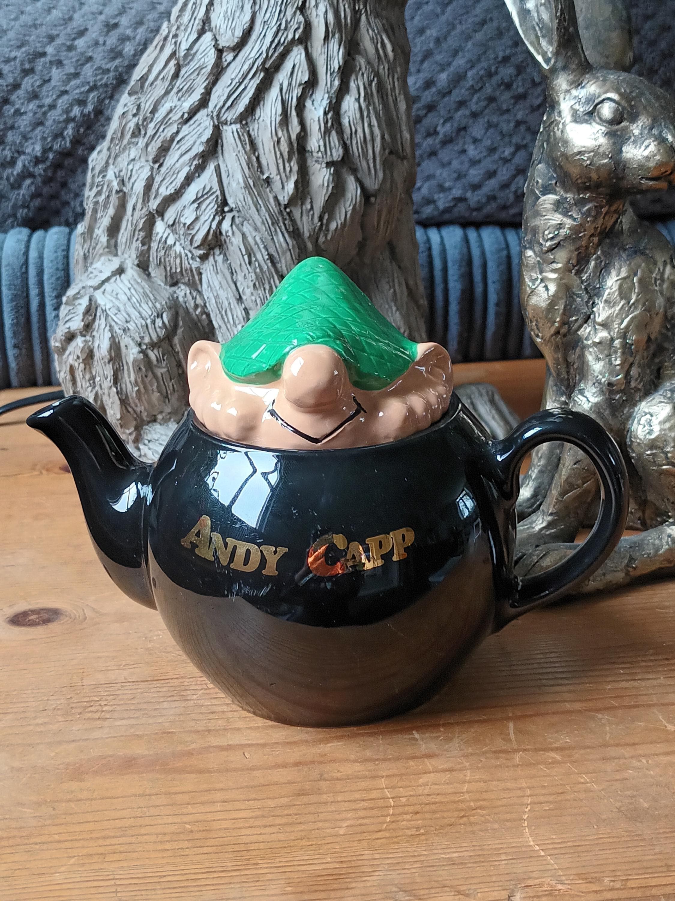 Lovely Novalty Retro Kitch Wade English Ceramic Andy Capp Teapot