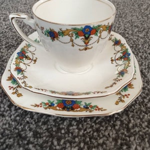 Vintage beautiful Rare  1930s Alfred Meakin elegant trio