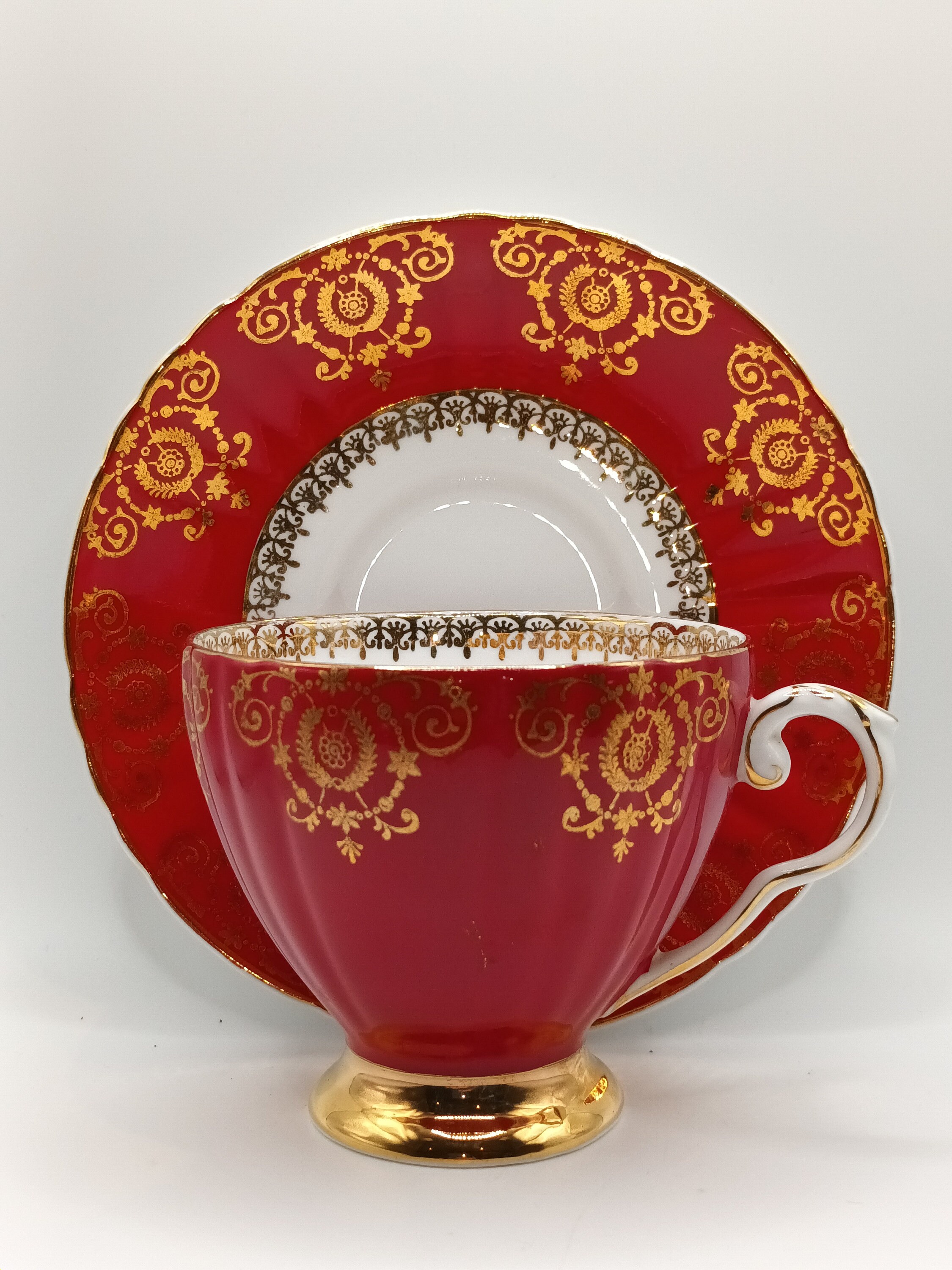 Beautiful Rare Vintage Royal Grafton Burgundy Red and Gold  display picture 2