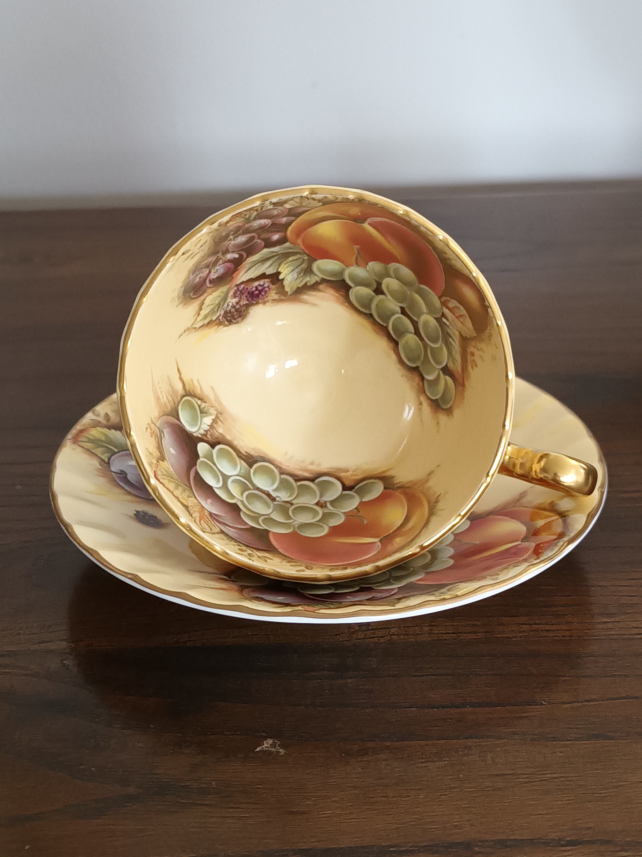 Beautiful Rare Vintage Aynsley Orchard Gold Fruit Oban Shape