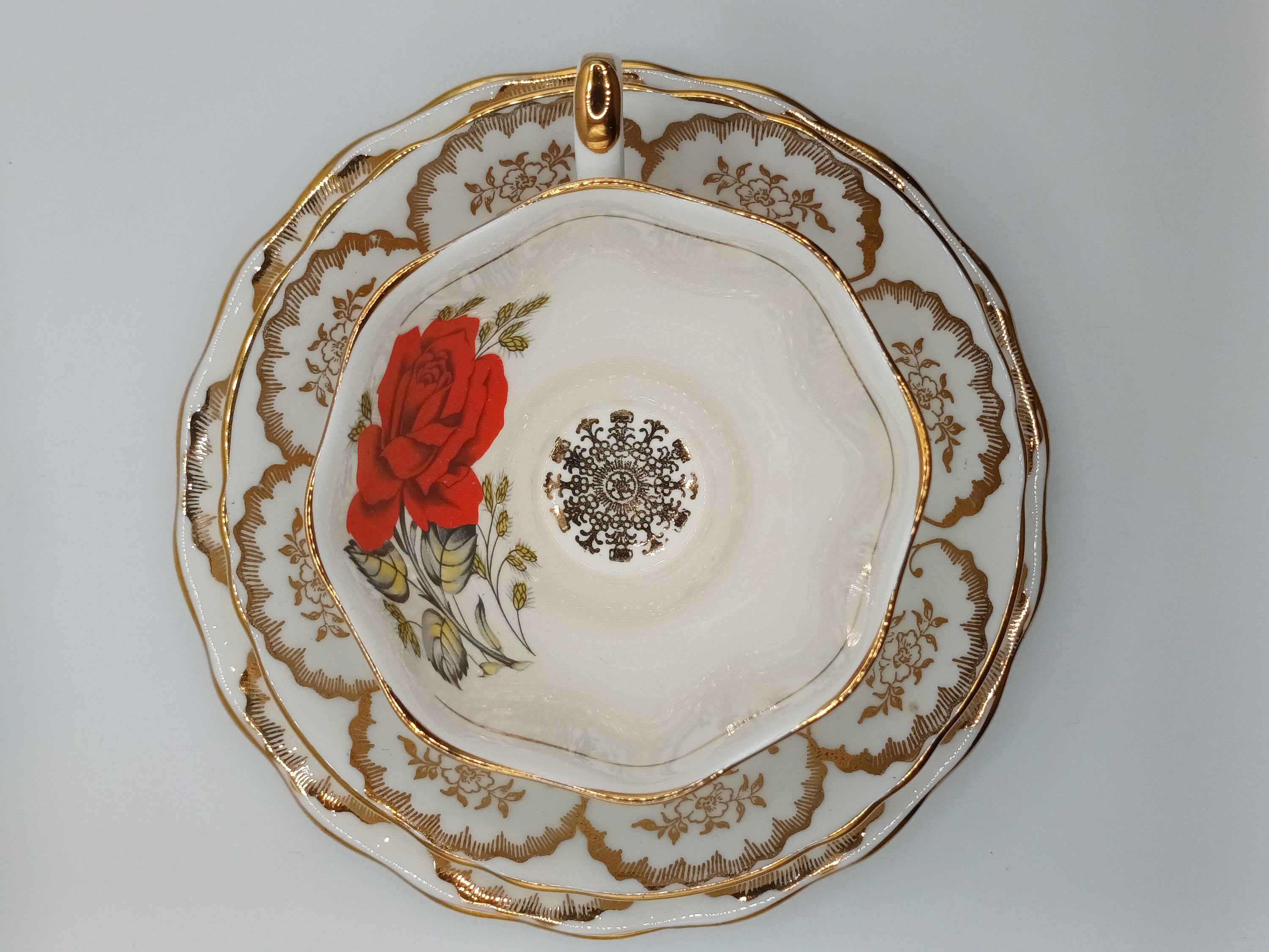 Lovely Elegant Vintage English Fine China 22kt Gold Imperial