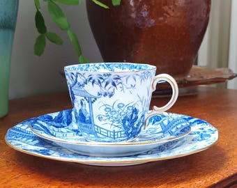 Royal Crown Derby 4 Pieces , 2 Bud Vase, 1 Loving Cup and 1