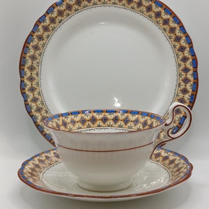 Bellissimo trio vintage raro di porcellana inglese Aynsley. Tazza da tè, piattino e piatto da tè degli anni &#39;30 in ottime condizioni
