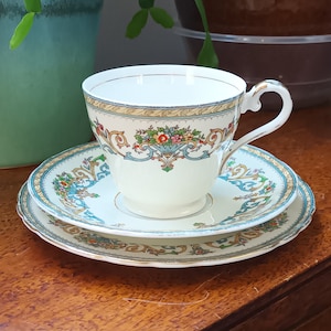 Beautiful Vintage Aynsley &quot; Henley&quot;  English Fine bone china trio tea set.Teacup , saucer and Teaplate  C1960s  in lovely condition