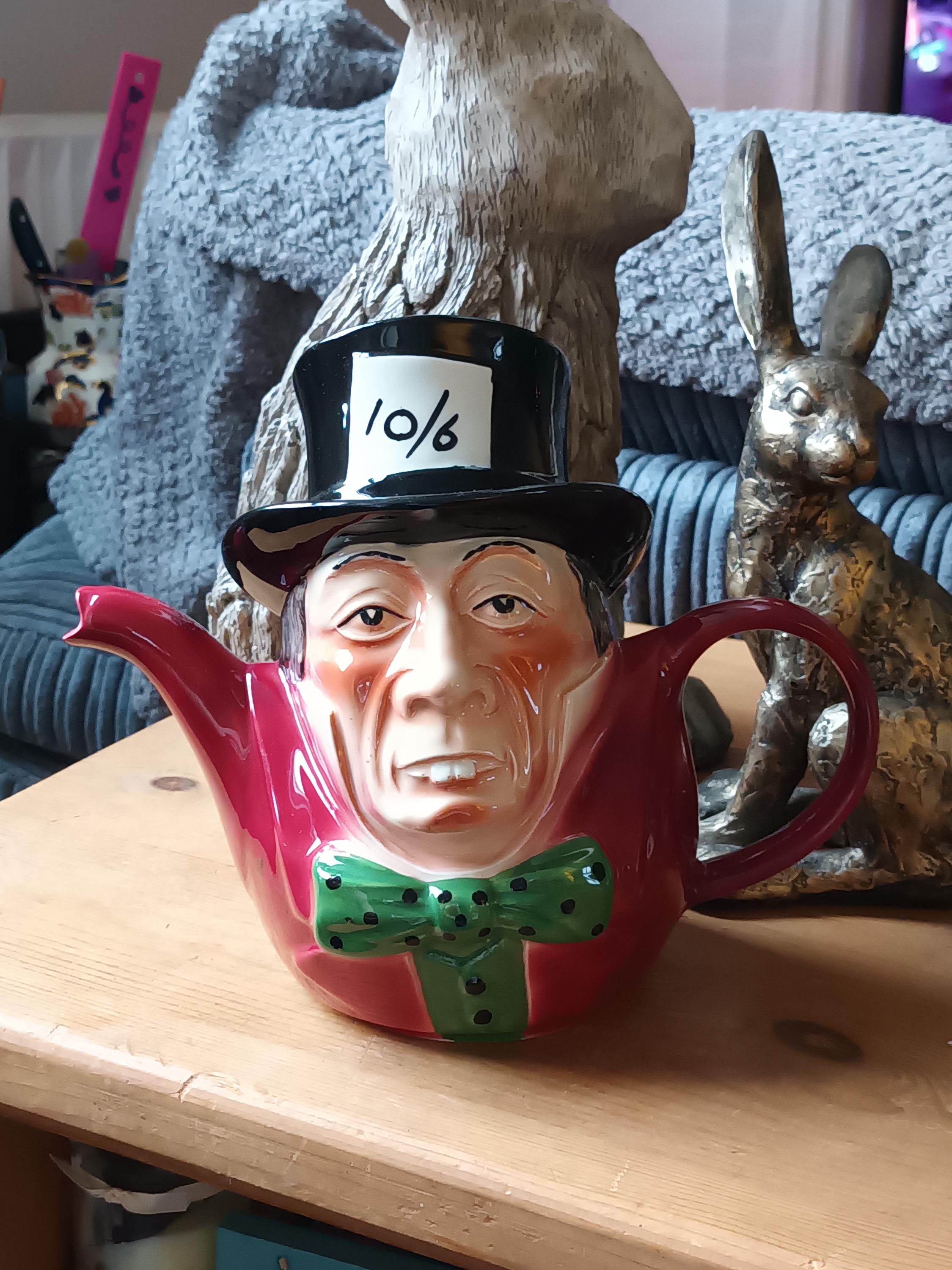 素晴らしい希少なヴィンテージ英国陶器トニー・ウッズ作、不思議の国の