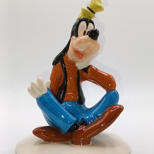 Rare Hard To Find Vintage Royal Doulton Mickey Mouse Goofy Disney&#39;s 70th Anniversary Edition Figurine in fabulous condition in original box