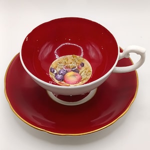 Lovely Vintage Aynsley English bone china Tea cup and saucer C1960s in lovely condition