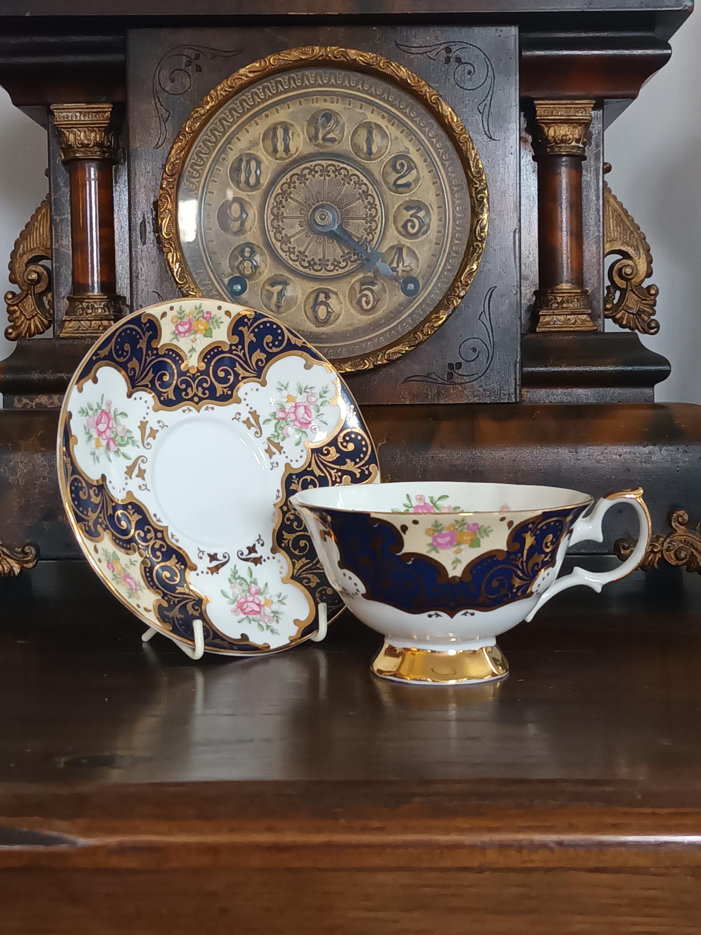 英国製アンティーク　BALMORAL CHINA　金彩花文　スクエアプレート 英国製アンティーク BALMORAL CHINA 金彩花文 スクエアプレート 【公式