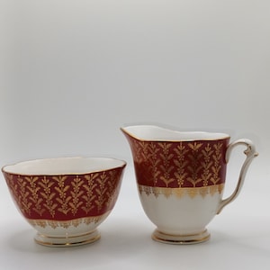 Beautiful Vintage Queen Anne English bone china Cream jug  and Sugar bowl C1950s in lovely condition