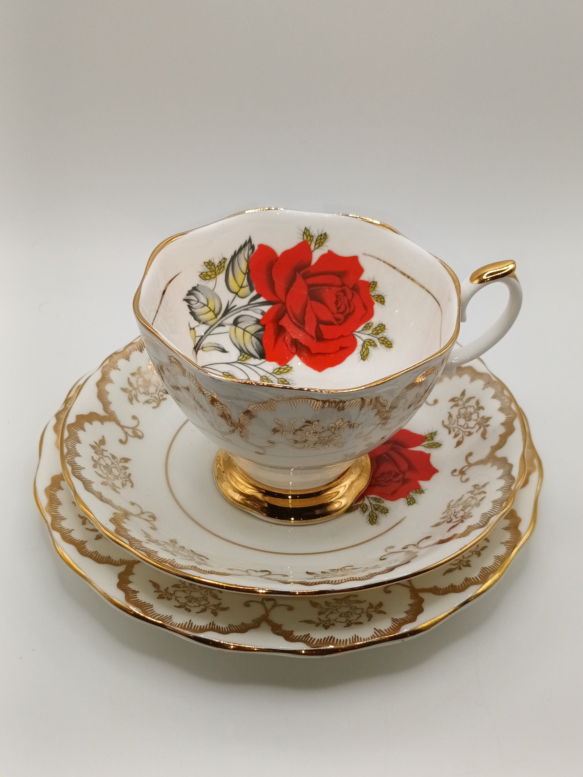 英国製　22K.t Gold 金彩　プレート&ソーサー等　他書籍3冊 Lovely Elegant Vintage English Fine China 22kt Gold Imperial