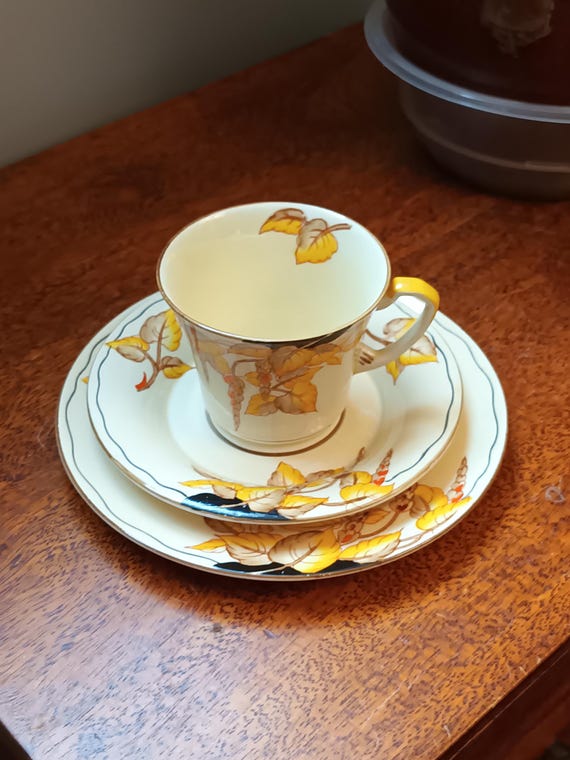 Beautiful Vintage Art Deco Crown Devon English 
