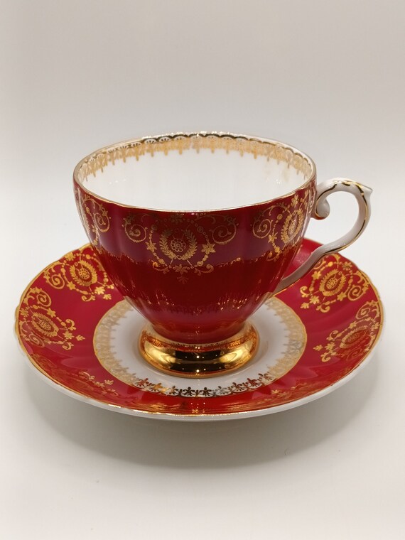 Beautiful Rare Vintage Royal Grafton Burgundy Red and Gold  display picture 1