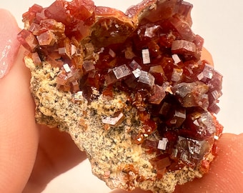 Vanadinita / Cristales rojo oscuro de alta calidad - Muestra mineral marroquí