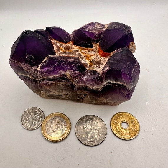 ヘマタイト「エイリアン」アメジスト クラスター - 濃い紫色