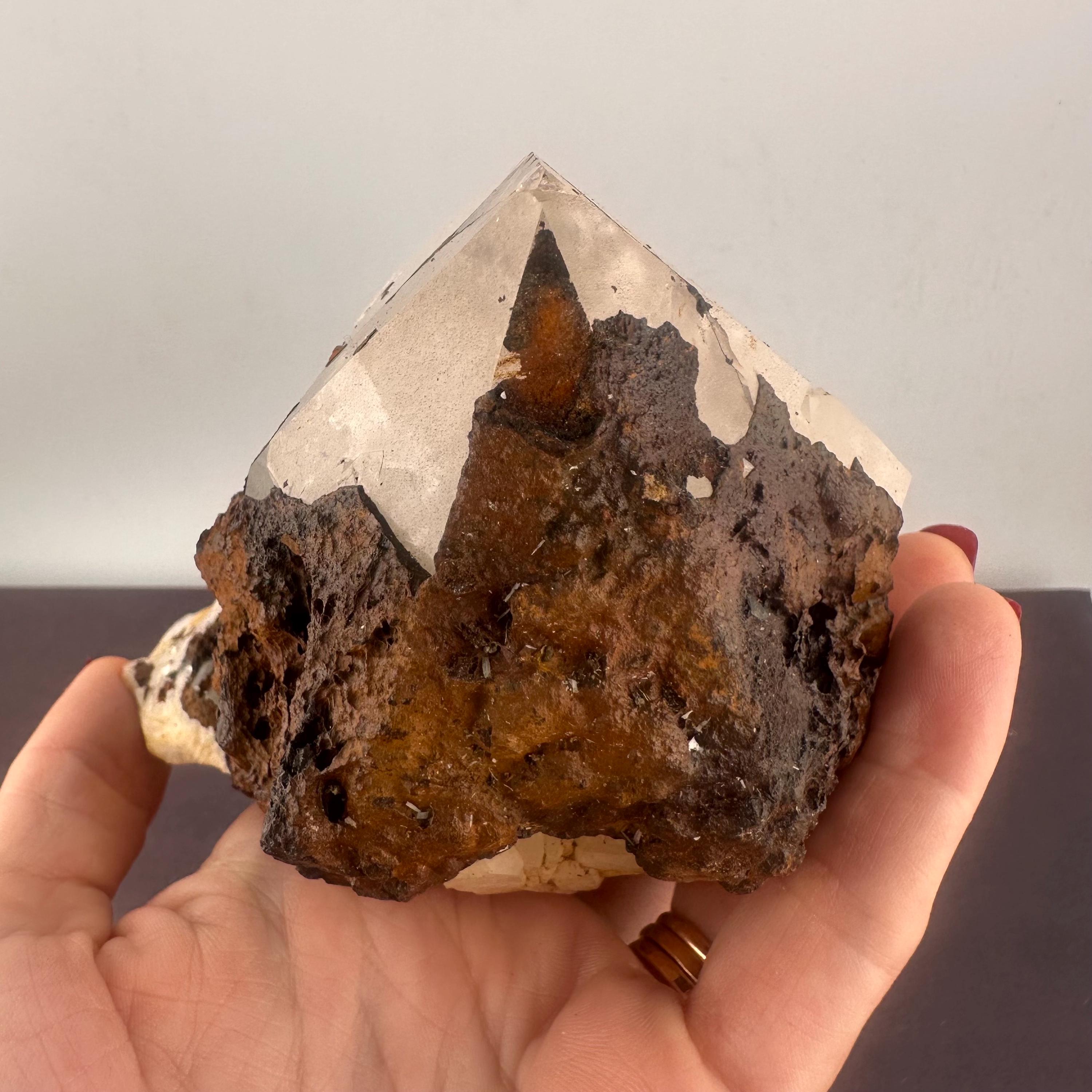大きな水晶ポイント - 注目を集める大きなセンターピース水晶！ 水晶