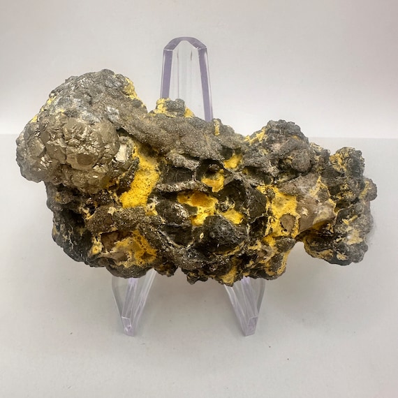 イエローマトリックス岩石上の黄鉄鉱：パキスタン産の希少鉱物 - Etsy 日本