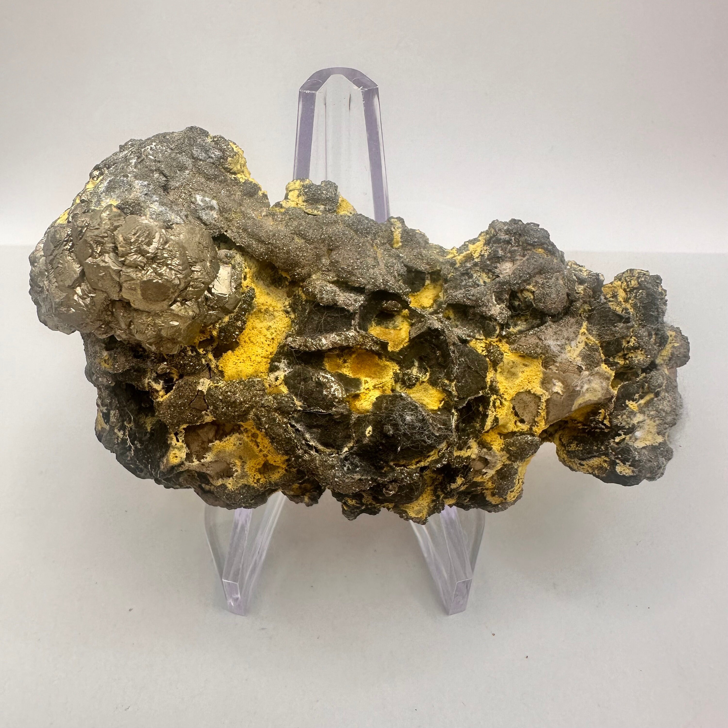 イエローマトリックス岩石上の黄鉄鉱：パキスタン産の希少鉱物 - Etsy 日本