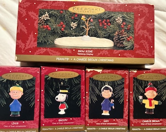 Hallmark Keepsake Ornament Snow Scene Peanuts a Charlie Brown, Linus, Lucy, Snoopy Christmas 1995,