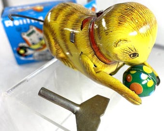 Vintage 1950'S Tin Celluloid Wind-Up Flipover Cat With Ball  free shipping in continental USA
