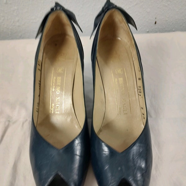 Bruno Magli Vintage open toe leather pumps  Navy blue, sz 8