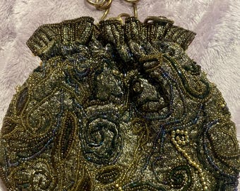 Bolso de mano de noche Carolyne Barton negro y dorado con cuentas y cadena dorada desmontable, como nuevo