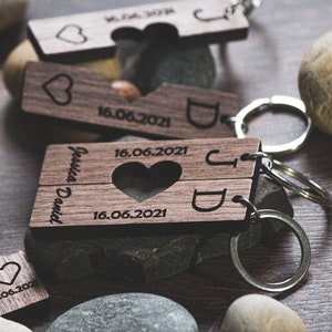 Keychain set personalized with engraving made of wood