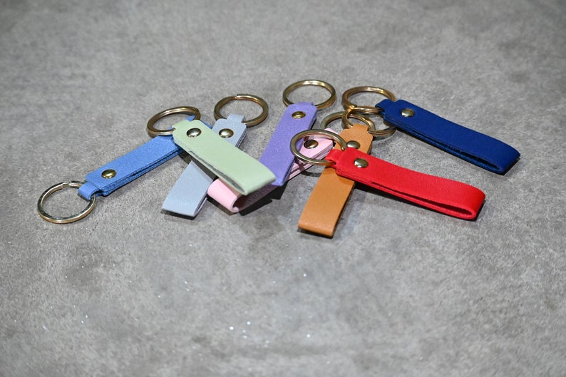 Personalized leather keychain with engraving image 3