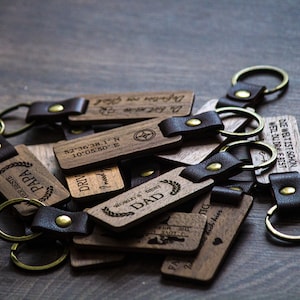 Schlüsselanhänger personalisiert aus HOLZ, Gravur, Holzanhänger, Geschenk Bild 4