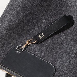 Kundenspezifisches Anfangsschlüsselring-Armband, PU-Leder-Handgelenkriemen-Schlüsselanhänger, Monogramm-Schlüsselbund-Armband, personalisiertes Armband-Schlüsselring-Geschenk