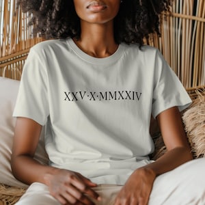 Camiseta unisex personalizada con números romanos, camiseta personalizada con fecha de aniversario, camiseta de pareja con números romanos, camiseta de regalo de San Valentín para pareja
