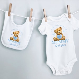 Happy Mothers Day Baby Grow And Baby Bib, First Mothers Day Gift for Mum, I Love You So Much Mummy Sign, Personalised Baby Grow Gift for Mom